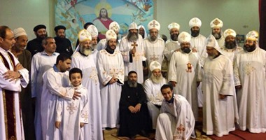 بالصور.. الأنبا أبانوب أسقف المقطم يجتمع بالكهنة ويسيم خداما جددا للكنائس