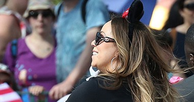 بالصور.. ماريا كارى تستمتع بصحبة توأمها فى "Disneyland" بفرنسا
