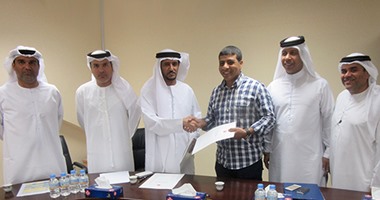 رسميا.. الشعب الإماراتى يعلن التعاقد مع طارق العشرى