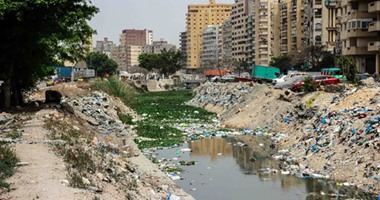 بعد شكاوى المواطنين من كارثة ترعة المحمودية بالإسكندرية.. رئيس الوزراء يتدخل ويأمر بالعمل على تطهير المجرى المائى وتعميقه فورا.. محافظ الإسكندرية: خطة لإنهاء العمل خلال 20 يوما