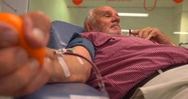"الرجل ذو الذراع الذهبية".. أنقذ حياة مليونى طفل على مدار 60 عامًا