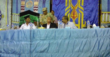 بالصور.. جلسة صلح بين عائلتين بالسويس تنهى ثأرا استمر عامين بحضور المحافظ