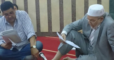بالصور.. حسن يوسف والمخرج عصام شعبان يُصوران "دنيا جديدة" بأحد المساجد