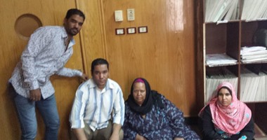 بالصور.. قراء اليوم السابع يبدأون رحلة علاج الست مسعدة بـ"قصر العينى"