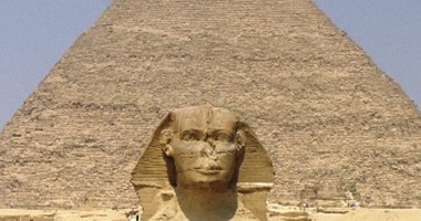 بالصور.. وفد القوى العاملة يوزع هدايا عن أثار مصر لـ5000 مندوب لـ186 دولة بمؤتمر جنيف