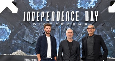بالصور.. ليام هيمسورث وجيف جولدبلوم فى فوتوكول "Independence Day" ببرلين