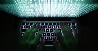 كمبوديا ترحل 61 صينيا للاشتباه بابتزازهم أشخاصا من خلال الانترنت