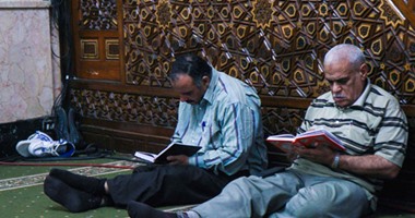 نهار رمضان فى الحسين عمل وعبادة