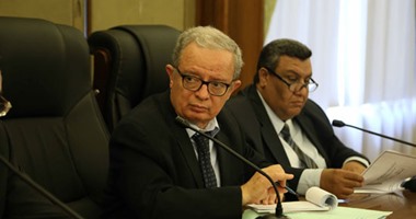قانون جديد يسمح باحتساب المعاشات على إجمالى الراتب بحد أقصى 15 ألف جنيه.. ممثل وزارة التضامن أمام البرلمان: 95% من موازنة الوزارة يذهب للمنح.. ووكيل "الخطة والموازنة": الحكومة تدفع المتقاعدين للتسول