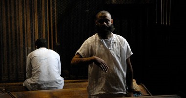 متهم بـ"اقتحام قسم التبين" للمحكمة: "مصاب بشلل نصفى ومقدرش أحمل سلاح"