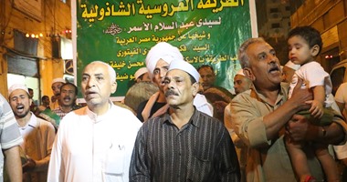 بالصور.. "حكاية ضريح بلا جثمان".. النساء يحتفلن بمولد سيدى أبو الدرداء بالزغاريد.. والأهالى يسردون أبرز كراماته منع صاروخ أثناء الحرب العالمية.. وشلل عامل قام بتنفيذ قرارات الحى بالإزالة 