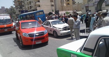 توقف حركة المرور أعلى دائرى السلام بسبب حادث تصادم سيارتين ملاكى