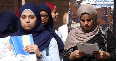 قطار الثانوية العامة يصل محطتى الفيزياء وعلم النفس