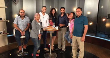 أجواء رمضانية قبل تصوير النشرة الفنية على قناة نايل سينما