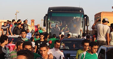 بالفيديو.. جماهير المصرى تحتشد قبل مواجهة الزمالك