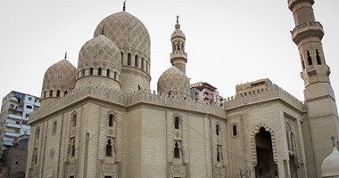 توافد المئات على مولد المرسى أبو العباس فى الإسكندرية
