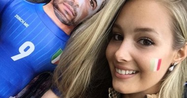 يورو 2016.. صديقة بيلى تحتفل بهدفه فى بلجيكا على طريقتها الخاصة