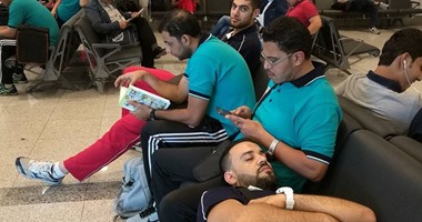 "قراءة القرآن" تسيطر على أجواء بعثة منتخب الطائرة قبل الدورى العالمى