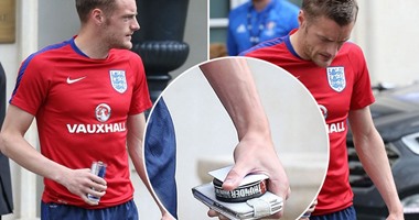 يورو 2016 .. فاردى يتناول مشروب طاقة ويحمل "تبغ" قبل مواجهة إنجلترا وويلز
