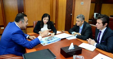 وزيرة الاستثمار تستعرض مع منصور عامر مشروعًا للتنمية السياحة فى بورسعيد
