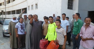 بالصور.."ثورة الجراكن" تشتعل بالدقهلية..والأهالى يلجأون لحفر الطلمبات الحبشية 