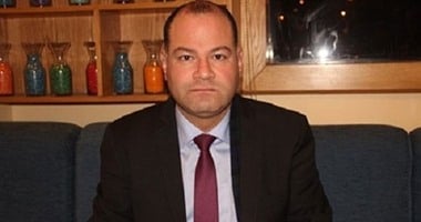 "نشأت الديهى" يهيكل قناة "Ten" من جديد     