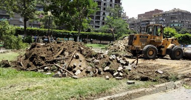 صحافة المواطن.. بالصور.. قطع أشجار نادرة فى حديقة ابن سندر لإقامة ملعب كرة