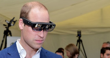 بالصور.. الأمير وليام يجرب نظارات الواقع الافتراضى ثلاثية الأبعاد 3D