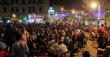 إقبال كثيف من المواطنين على منطقة وسط البلد  بعد الإفطار