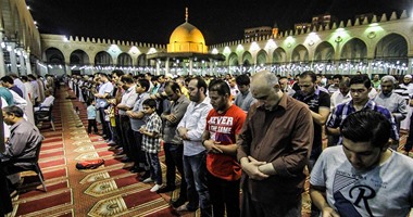 باحث إسلامى: خلاف الشيعة حول صلاة التراويح هدفه تشويه عمر بن الخطاب