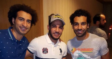 محمد زيكا ينشر صورة على"إنستجرام" مع الثنائى محمد صلاح والفنان على ربيع