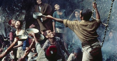 المغامرة القاتلة لصيادى العسل فى جبال الهيمالايا بعدسة إريك فالى 1987