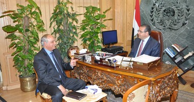 رئيس جامعة المنصورة يستقبل نقيب العلميين