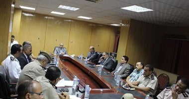 بالصور.. مدير أمن أسوان يجتمع بضباط ومأمورى المراكز بالمحافظة