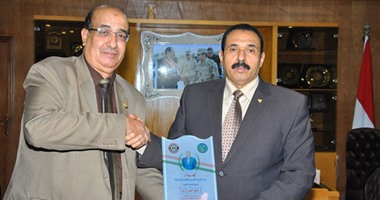 بالصور.. العربى للعدل والمساواة يكرم مدير أمن الإسماعيلية