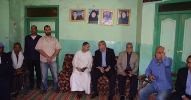 بالفيديو.. محافظ المنيا يلتقى أهالى المختطفين فى ليبيا..ويؤكد:الدولة لا تهمل أبناءها