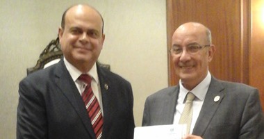 رجال أعمال وأبناء مطروح يهدون صندوق "تحيا مصر" 6 ملايين جنيه