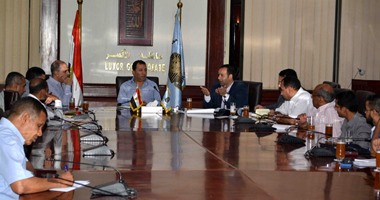 محافظ الأقصر يبحث إنهاء مشروعات مياه الشرب والصرف الصحى المتوقفة