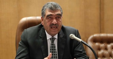 وزير قطاع الأعمال يطالب شركات الدواء ببيان عن التكلفة بعد تعويم الجنيه