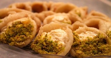 حلويات رمضان .. طريقة عمل الكنافة والقطايف أحلى من الجاهز