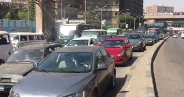 زحام مرورى بسبب أعطال متكررة أعلى كوبرى أكتوبر