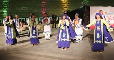 بالفيديو والصور.. أصغر راقص تنورة ينال إعجاب وزير الثقافة فى شارع المعز