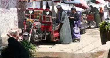 قارئ يشكو من انتشار الباعة الجائلين بحى المطرية