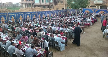 "مصر الخير" تنظم إفطارًا لألف صائم بأولاد نجم فى نجع حمادى