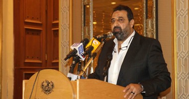 مجدى عبد الغنى يهدى أندية المنيا قمصان جمعية اللاعبين المحترفين