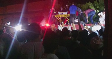 بالصور.. الآلاف يشيعون جثمان "شهيد العريش" وسط هتافات ضد الإرهاب 