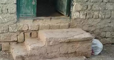 صحافة المواطن.. قارئ يشكو من إقامة سلالم ومصاطب مخالفة فى المنيا