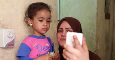بالصور.. ربة منزل تفقد طفلتها عامين ثم تحرم منها بعد العثور عليها.. الأم: مديرة الطفولة قالت لى مش هتستلمى بنتك إلا بعد 6 شهور.. وتناشد وزيرة التضامن الاجتماعى تسهيل إجراءات استلام ابنتها 