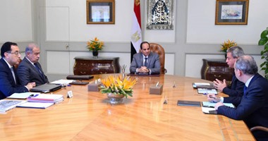 تفاصيل لقاء السيسي برئيس الوزراء ووزيرى الإسكان والرى.. الرئيس يوجه بمواصلة أعمال تطهير الترع والمصارف وإزالة التعديات على نهر النيل.. ومحمد عبد العاطى يستعرض خطة تطوير منظومة الرى بالوسائل الحديثة