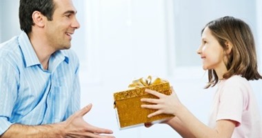 "قول كلمة لأبوك قبل العيد" حملة رواد تويتر للعرفان ورد الجميل لآبائهم